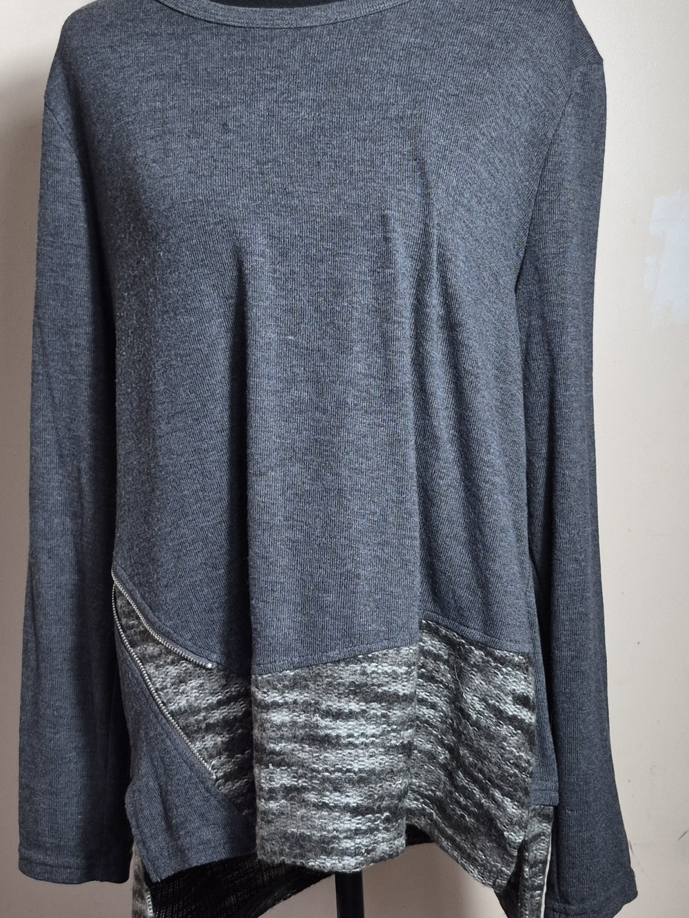 Patrizia Luca Charcoal Gray Knit Long-Sleeve Top with Textured Hem